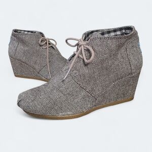 Tom's Desert Herringbone Wedges Size 7.5 Gray Wedge Ankle Boots Lace Up